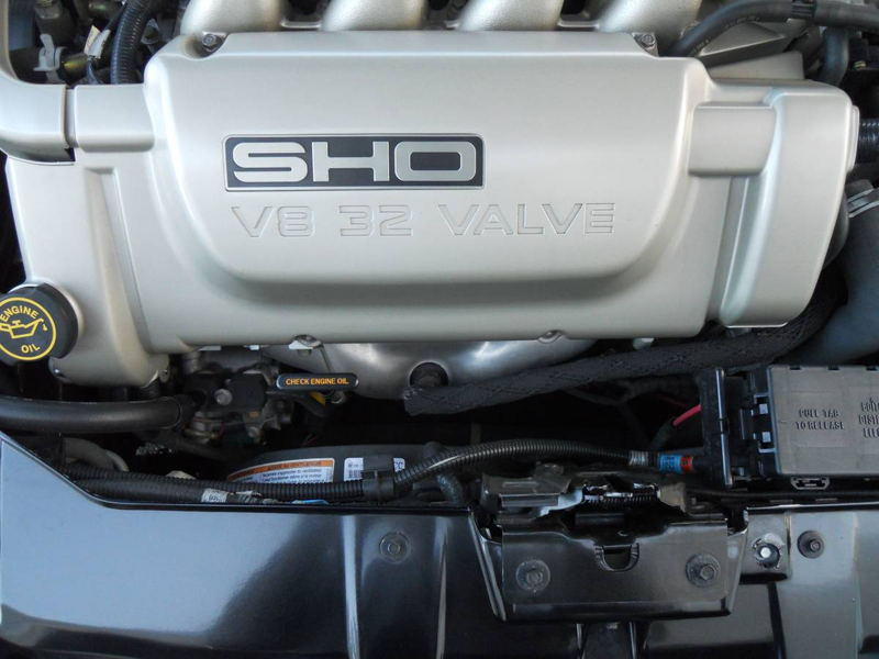 Illustration for article titled At $15,800, Will This Neat as a Pin 1999 Ford Taurus SHO Totally Clean Up?